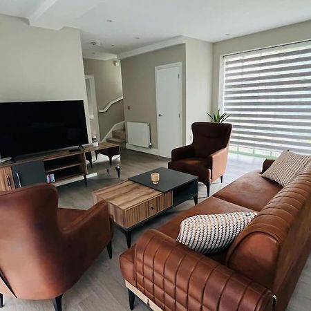 A House Designed For You… Edmonton Εξωτερικό φωτογραφία