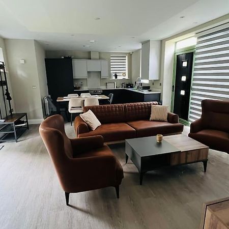 A House Designed For You… Edmonton Εξωτερικό φωτογραφία