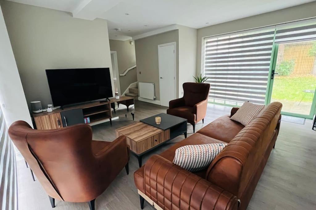 A House Designed For You… Edmonton Εξωτερικό φωτογραφία