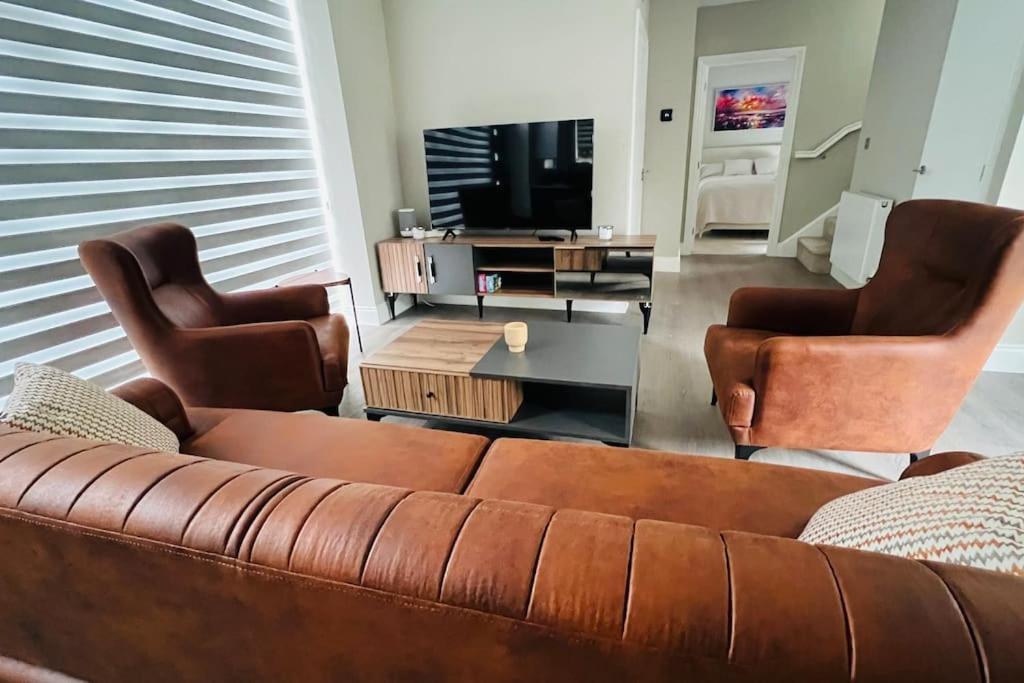 A House Designed For You… Edmonton Εξωτερικό φωτογραφία