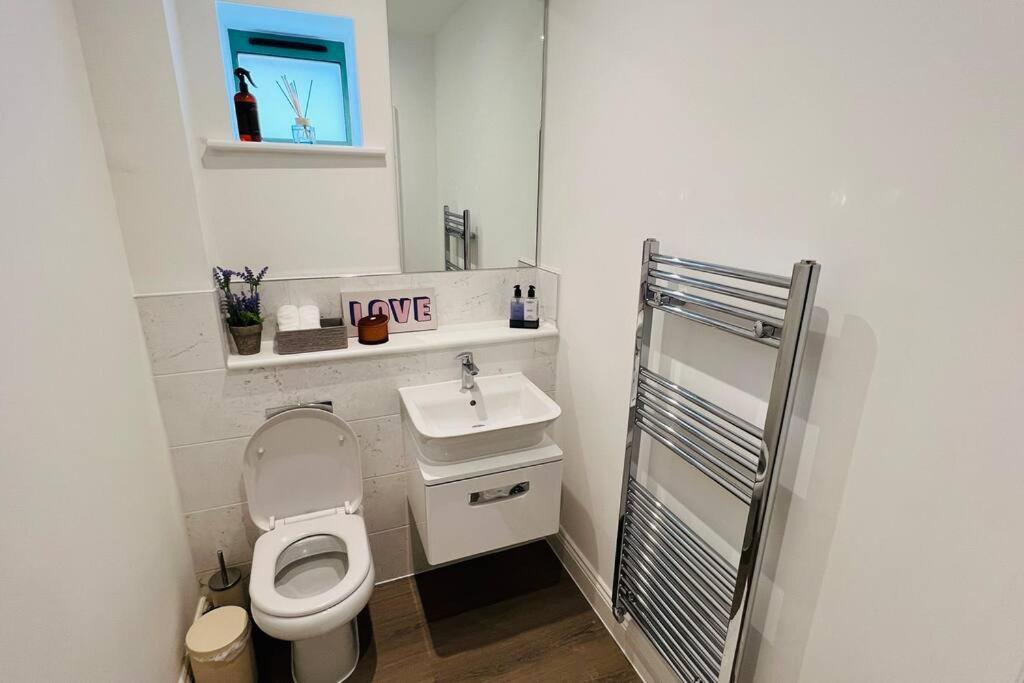 A House Designed For You… Edmonton Εξωτερικό φωτογραφία