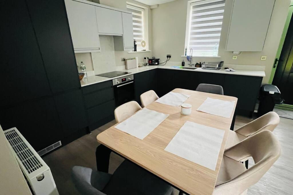 A House Designed For You… Edmonton Εξωτερικό φωτογραφία