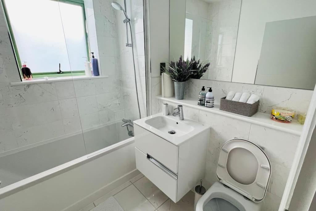 A House Designed For You… Edmonton Εξωτερικό φωτογραφία